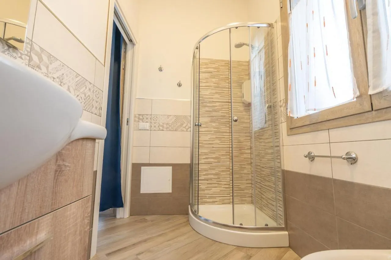Guest house Domoblu Camere In Centro Tortoli
