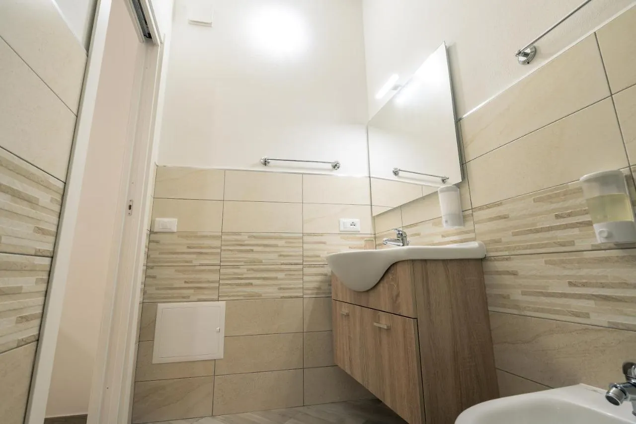 Domoblu Camere In Centro Tortoli Guest house