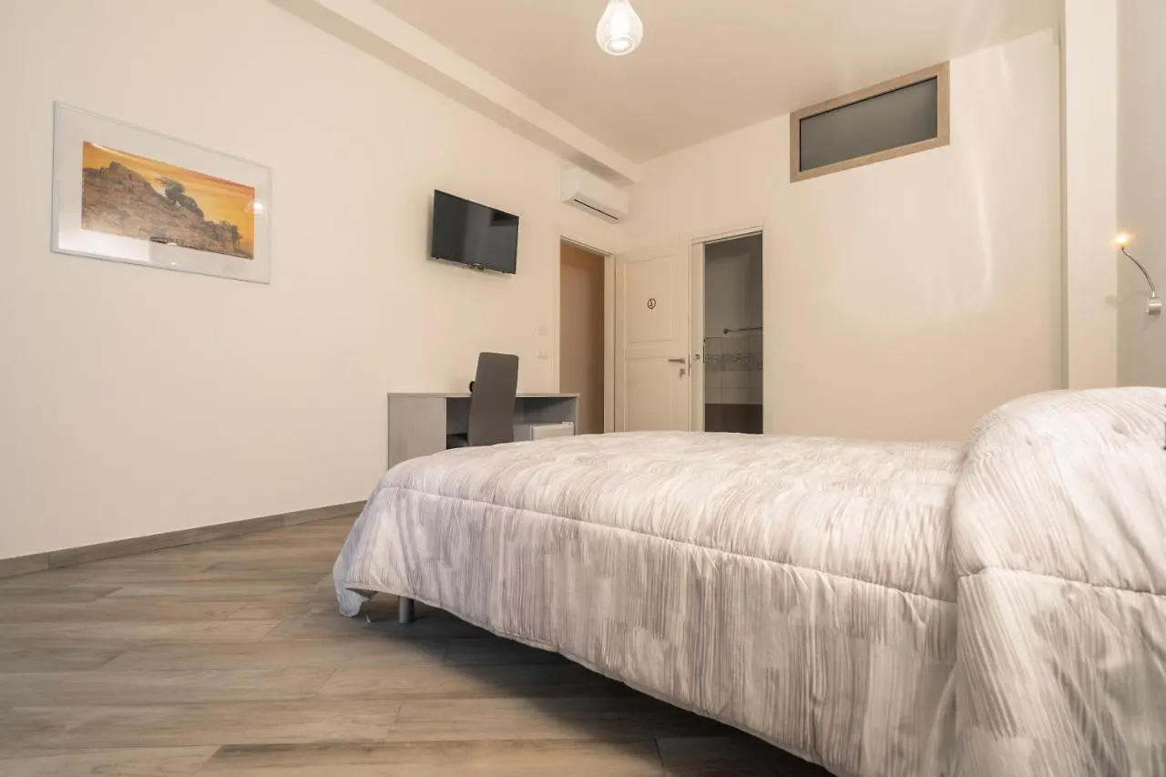 Guest house Domoblu Camere In Centro Tortoli Italy