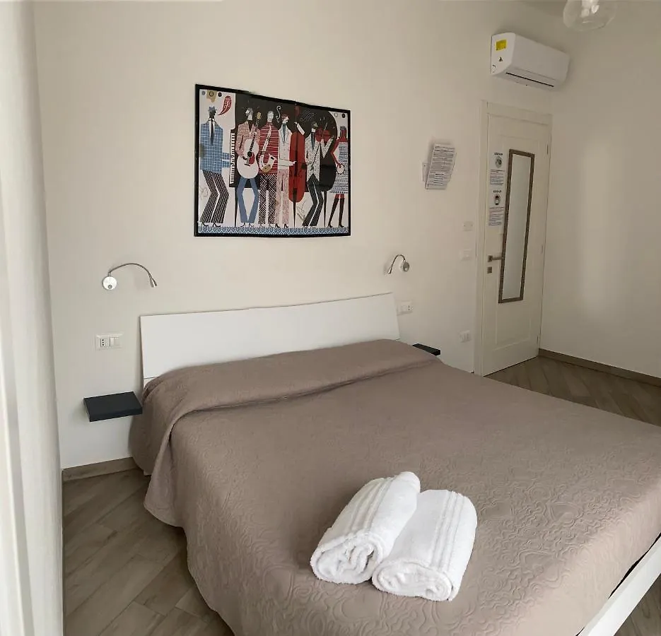 Domoblu Camere In Centro Tortoli Guest house